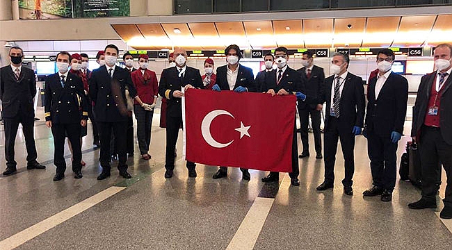 990 Türk Amerika'dan Tahliye Edildi