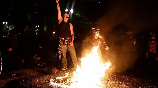 Oakland'ta Mahkeme Binasını Yaktılar