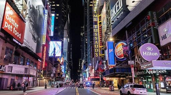 Times Square'da Dükkalar Halen Kapalı