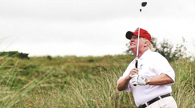 Trump Golf'e, Destekçiler Saray'a Gitti