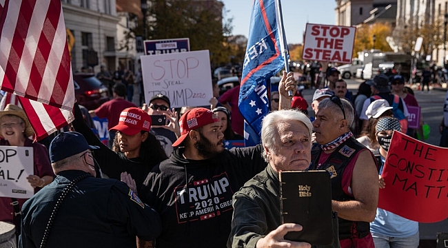 Trump'ın Silahlı Grupları Sokağa İndi