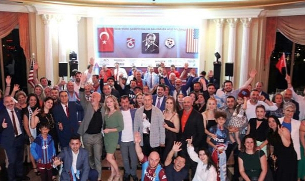 Trabzonspor'un Şampiyonluğu New York'ta da Kutlandı