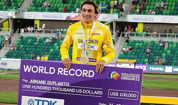 Armand Duplantis Kendi Rekorunu Kırdı