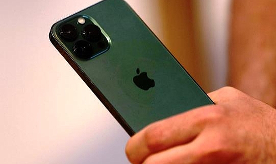 Tek  Seferde 300 iPhone Aldı Çıkışta Dövülüp Soyuldu