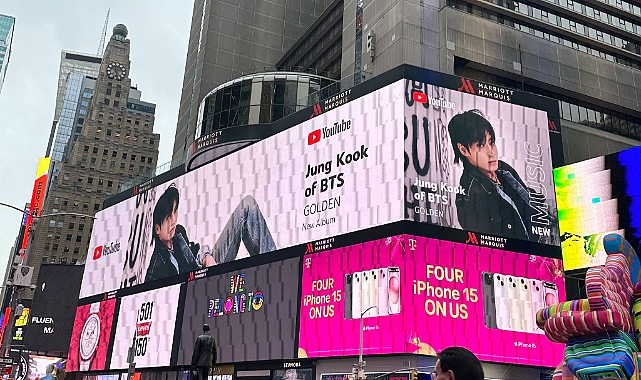 BTS üyesi Jungkook New York Times Meydanı'nda performans sergiledi