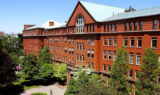 Harvard Üniversitesi'nden öğrencilere fırsat: 128 adet online ücretsiz öğretim programı başladı