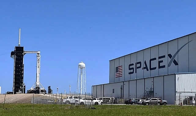 SpaceX'in roketi kalkışından 2,5 dakika sonra patladı!