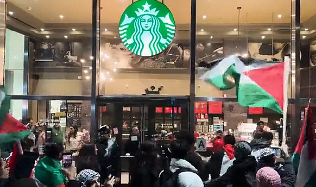 Times Meydanı'ndaki Starbucks'ın önünde Filistin'e destek eylemi: Müşterilere tepki gösterdiler