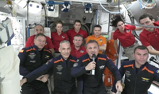 İlk Türk astronot Gezeravcı Uzay'da: Dünyaya Türkçe seslendi!