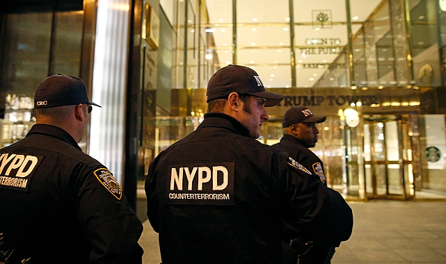 New York'ta bir göçmen grubu, polislere saldırdı