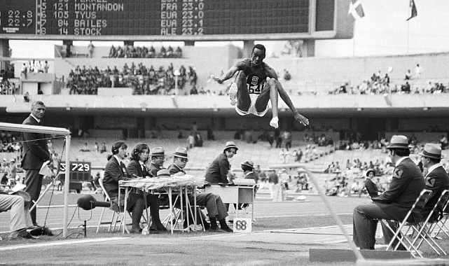  Uzun atlama efsanesi Bob Beamon'ın altın madalyası rekor fiyata satıldı