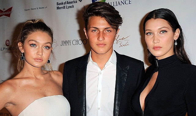 Hadid kardeşlerin en küçüğü Anwar Hadid, kutsal topraklara umreye gitti