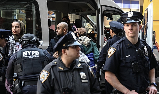 New York Times'a Filistin yanlısı göstericilerin baskını: Gözaltılar var!