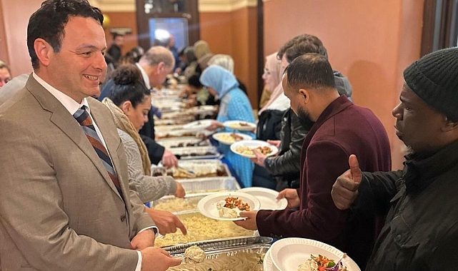 Paterson'ta Ramazan ayı çoşkusu: Belediye Binasında yüzlerce kişi iftarda buluştu