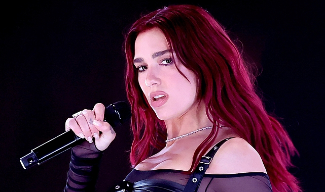 Dünyaca Ünlü Şarkıcı Dua Lipa'nın Serveti Dudak Uçuklattı