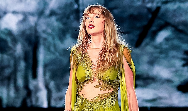 Taylor Swift Kalabalıklardan Bakın Nasıl Saklanıyormuş!