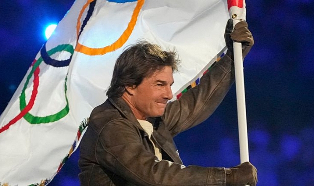 Tom Cruise Olimpiyat Kapanışı İçin Stadyumdan Atladı