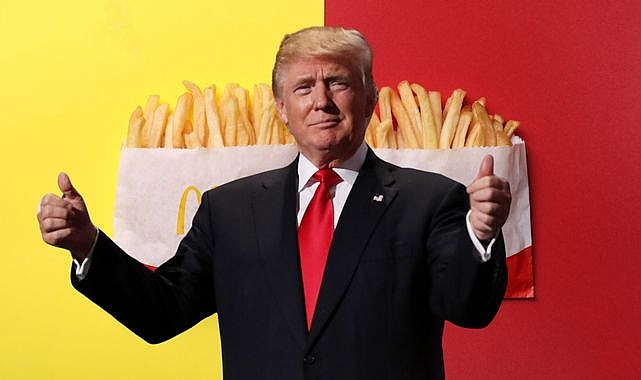 Donald Trump sözünü tuttu: McDonald's'da çalıştı